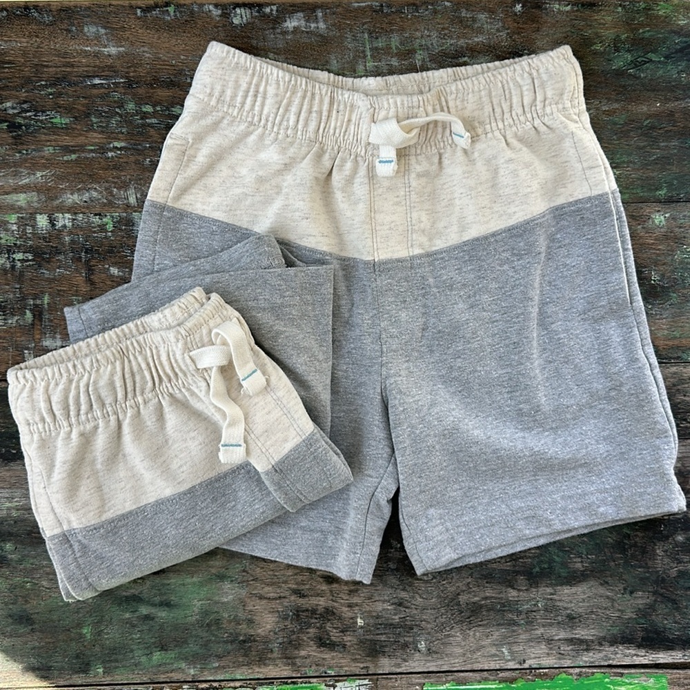 Set of Tommy Bahama Color block‎ Shorts grey/cream Size 5/6